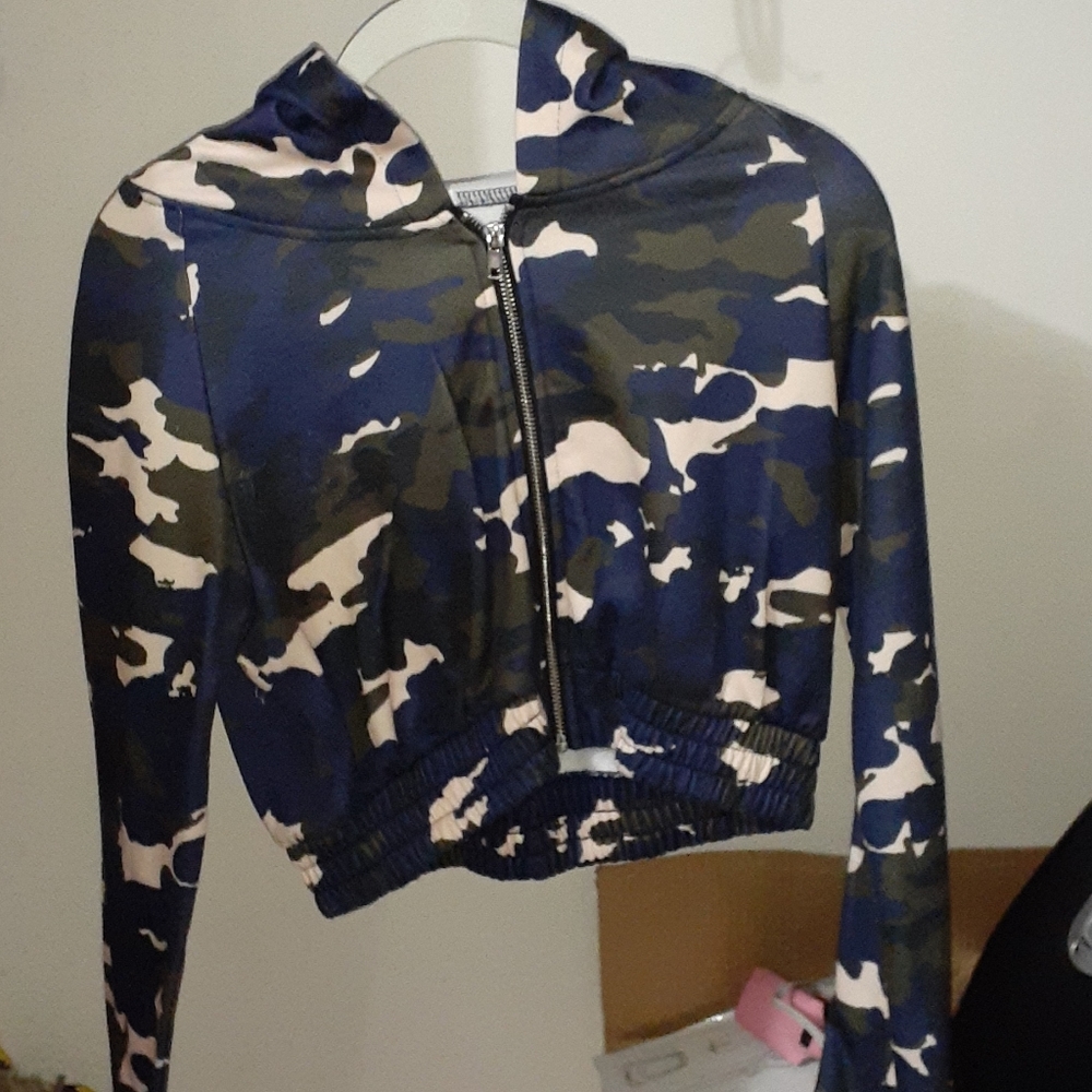 Cropped hoodie